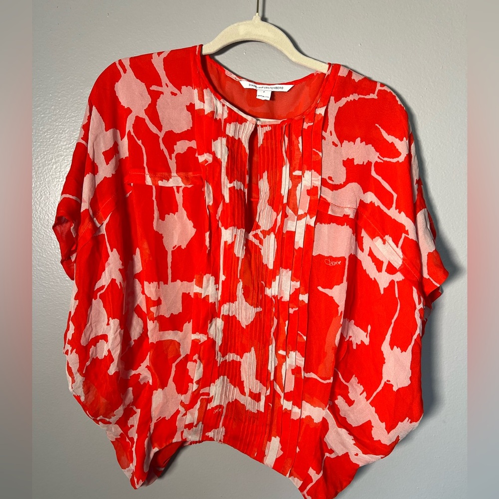 Diane Von‎ Furstenberg 100% Silk Blouse- P